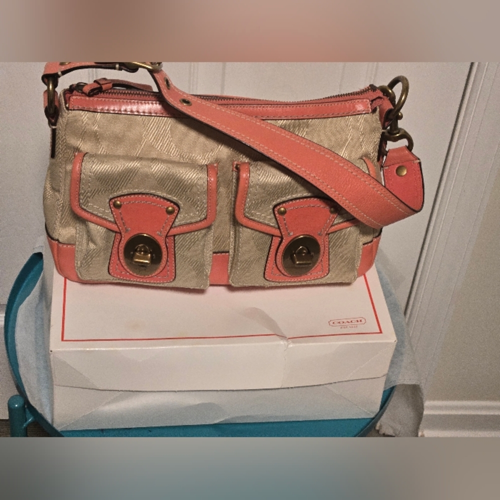 Coach Legacy Double Turnlock Soulderbag Tan Canvas With Coral Leather